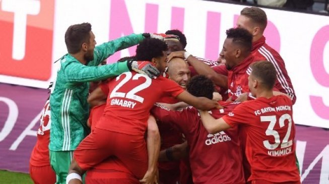 Pemain Bayern Munich menangkan gelar juara Bundesliga musim 2018/19 usai mengalahkan Eintracht Frankfurt 5-1, di Allianz Arena, Sabtu (18/5/2019) [AFP]