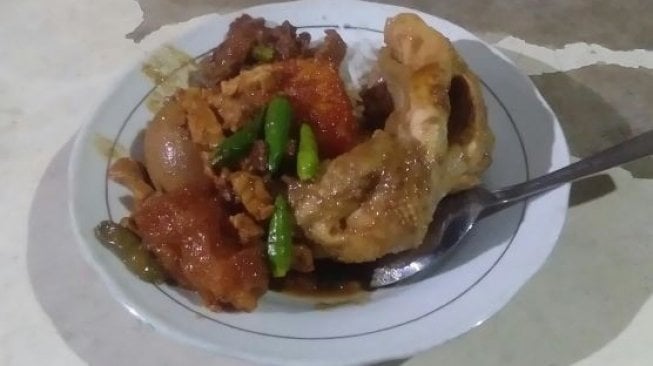 Gudeg Pawon, Sensasi Makan Di Dapur (Suara.com/Rahmad Ali)