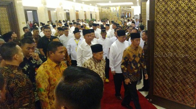 Presiden Jokowi hadiri buka puasa bersama dengan Partai Golkar. (Suara.com/Tyo)