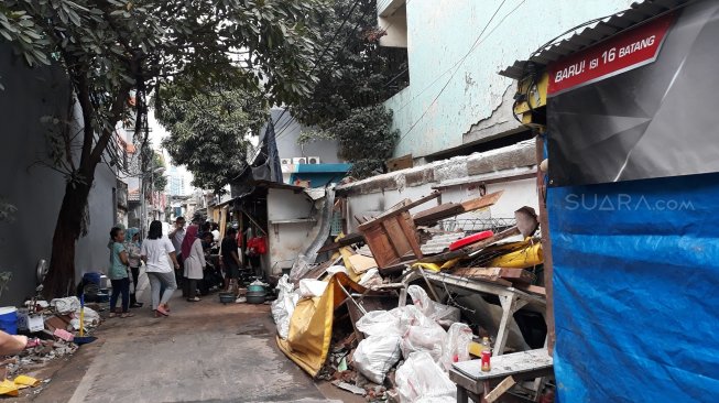 Asyik Potong Sayur, Yanti Kaget Tembok SD Roboh Timpa Majikannya