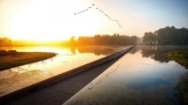 Jalur sepeda membelah air di Belgia (cyclingthroughwater.com)