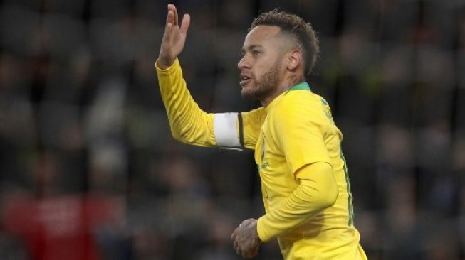 Pemain Brasil Neymar rayakan golnya ke gawang Uruguay dalam laga uji coba yang berlangsung di London, 16 November 2018 [AFP]