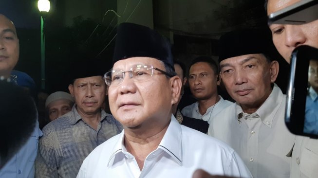 Disinggung Soal Ratna Saat Jenguk Eggi dan Lieus, Prabowo Irit Bicara