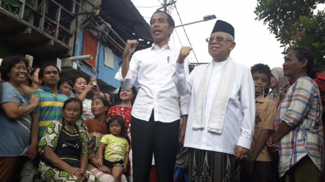 Capres petahana Joko Widodo bertemu warga Kampung Deret, Tanah Tinggi, Johar Baru, Jakarta pusat, Selasa (21/5). [Suara.com/Ummy Hadyah Saleh]