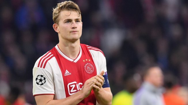 Bek tengah sekaligus kapten Ajax Amsterdam, Matthijs de Ligt. [EMMANUEL DUNAND / AFP]