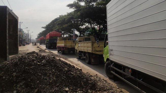 Warga Protes Jalan ke Soetta Macet Parah Gara-gara Truk