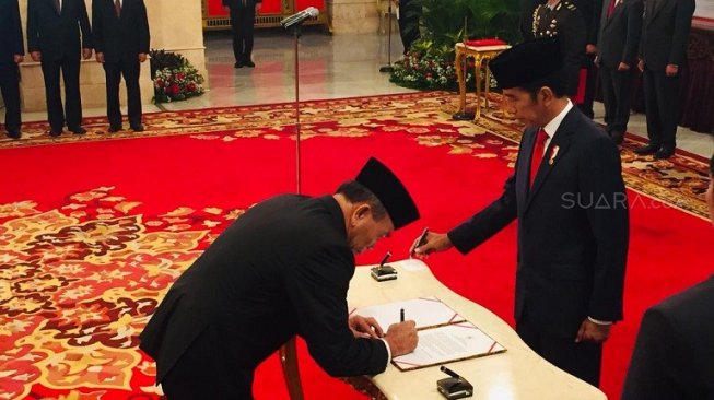 Jokowi Lantik Komisaris Freeport Indonesia Jadi Kepala BSSN di Istana