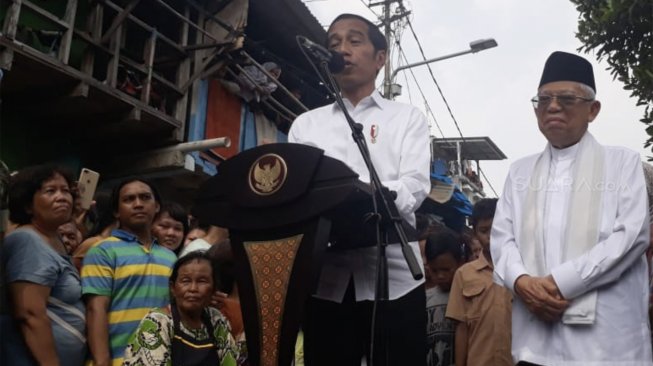 Capres petahana Joko Widodo bertemu warga Kampung Deret, Tanah Tinggi, Johar Baru, Jakarta pusat, Selasa (21/5). [Suara.com/Ummy Hadyah Saleh]