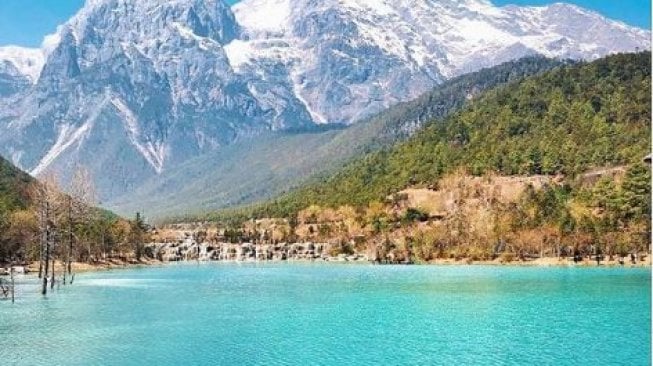 Menguji Kedalaman Cinta di Sungai Blue Moon Valley di Cina