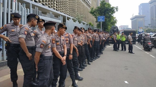 Jelang Aksi 22 Mei, Polisi Mulai Bikin Barikade di Depan Gedung Bawaslu