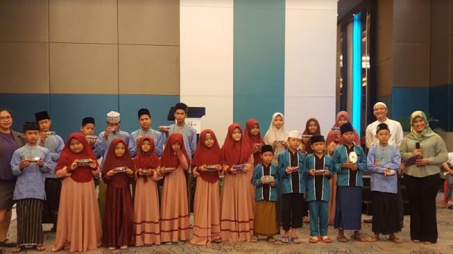 Mercure Serpong Ajak Anak Yatim Membuat Kue Lebaran