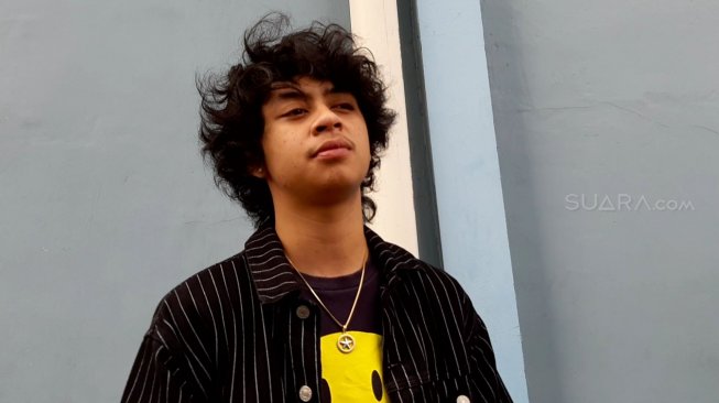 Bastian Steel di Jalan Kapten P. Tendean, Mampang Prapatan, Jakarta Selatan, Rabu (22/5/2019). [Suci Febriastuti/Suara.com]