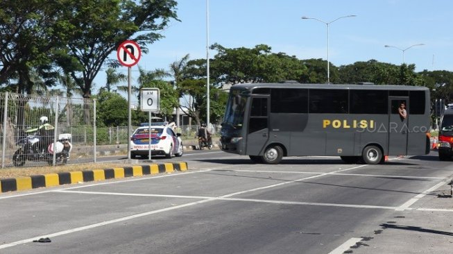 Situasi terkini Jembatan Suramadu masih dalam situasi kondusif. (Suara.com/Aziz)