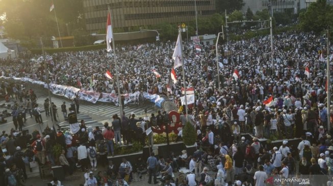 Diimbau Fadli Zon Kembali ke Markas, Massa Malah Kembali Ricuh