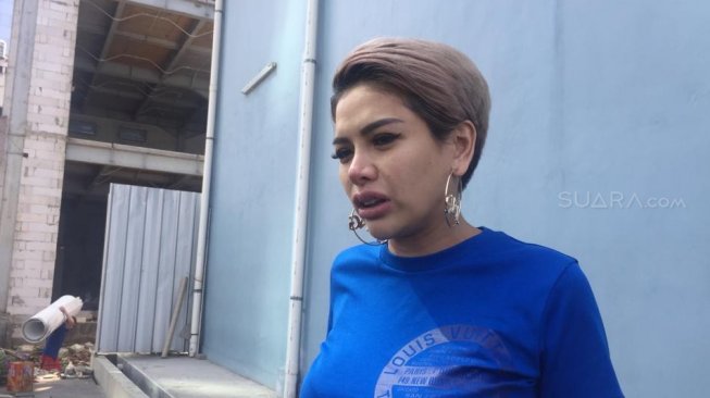 Nikita Mirzani saat ditemui di Jalan Kapten P. Tendean, Mampang Prapatan, Jakarta Selatan, Rabu (22/5/2019). [Yuliani/Suara.com]