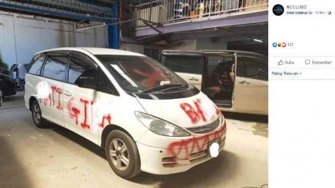 Parkir Sembarangan Mobil  Minivan Jadi  Korban Vandalisme