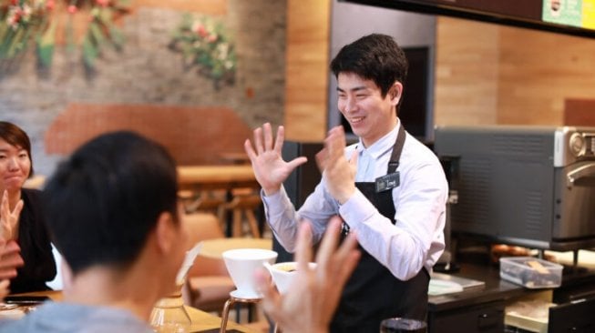 Starbucks Bahasa Isyarat di China (stories.starbucks.com)