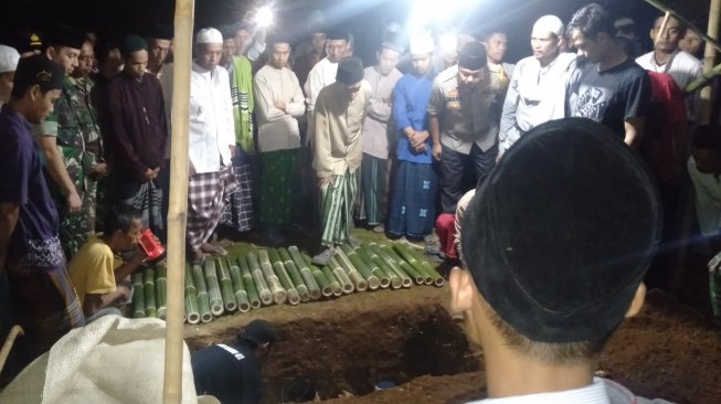 22 Mei Tewaskan Santri asal Banten, Aziz Sempat Buatkan Meja Dagang Ibunya