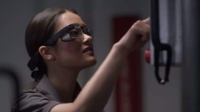 Google Glass Enterprise Edition 2. [YouTube/@Google AR & VR]