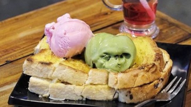 Kafe di Bogor Ini Bagi-bagi 1.000 Roti Bakar, Bayarnya Cukup dengan Doa