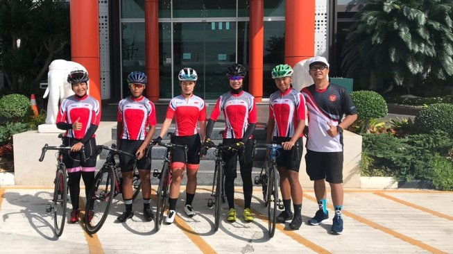 Timnas Balap Sepeda Indonesia jelang mengikuti Kejuaraan Tour of Trat 2019 di Thailand pada 24-26 Mei 2019. [Dok. PB ISSI]