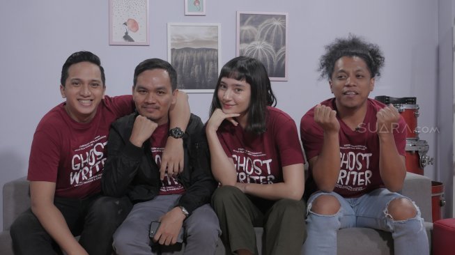 Para pemain dan sutradara film Ghost Writer [Suara.com/Adit Rianto]