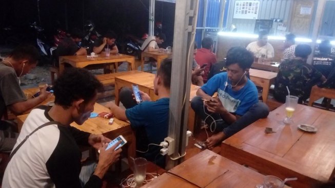 Tradisi Ngopi Sambil Menunggu Sahur Ala Warga Kota Gresik