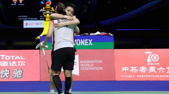 Pasangan ganda putri Indonesia, Greysia Polii/Apriyani Rahayu, takluk dari Mayu Matsumoto/Wakana Nagahara (Jepang) di babak semifinal Piala Sudirman 2019. Indonesia pun kalah 1-3 dari Jepang. [Humas PBSI]