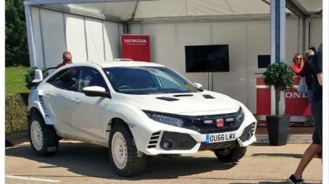 Honda Civic Type R Ala Mobil Reli. (Twitter/RalphHoiser)