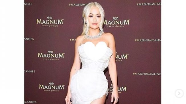 Waduh, Perhiasan Senilai Miliaran Rupiah Rita Ora Ketinggalan di Pesawat