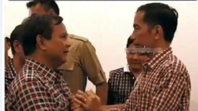 Prabowo dan Jokowi Pakai Kemeja Kembaran, Warganet Bilang Begini....