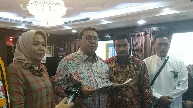 Seknas Prabowo Klaim Tak Ada Batu saat Periksa Isi Ambulans Gerindra