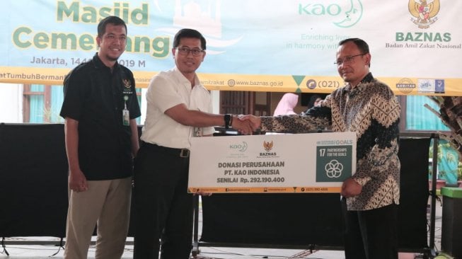 PT Kao Indonesia Salurkan Donasi Produk Senilai Rp 292 Juta ke Baznas