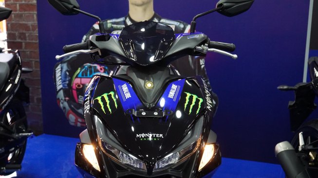 Yamaha Aerox dengan livery MotoGP dipamerkan di arena PRJ, Jakarta, Senin (27/5/2019).[Suara.com/Manuel Jeghesta Nainggolan]