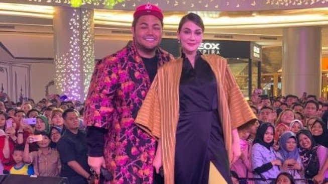 Inspirasi busana untuk Lebaran ala Luna Maya. (Dok Fashion Stylist Erich Al Amin)