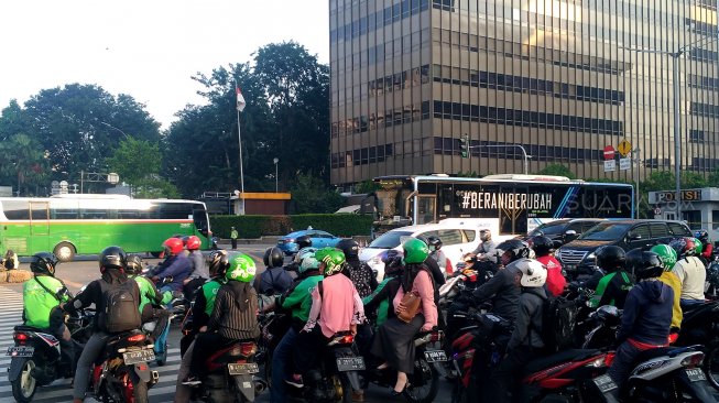 Suasana di Jalan MH Thamrin, Jakarta, Selasa (28/5). [Suara.com/Oke Atmaja]