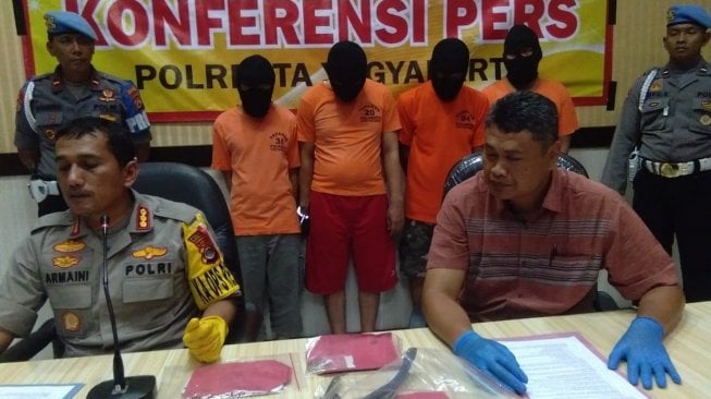 Komplotan Spesialis Rumah Kosong Bersenjata Api Ditangkap Polisi