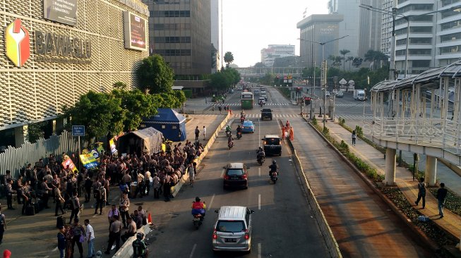 Suasana di Jalan MH Thamrin, Jakarta, Selasa (28/5). [Suara.com/Oke Atmaja]