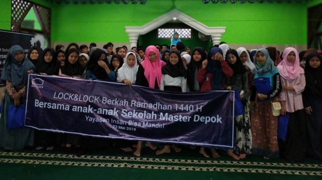 Berkah Ramadan, Anak-Anak Sekolas Master Depok Dapat Beasiswa Pendidikan