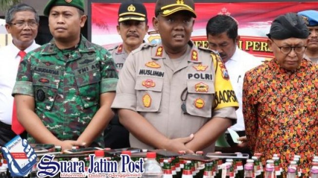 Jelang Lebaran, Polres Sumenep Musnahkan Ratusan Botol Miras
