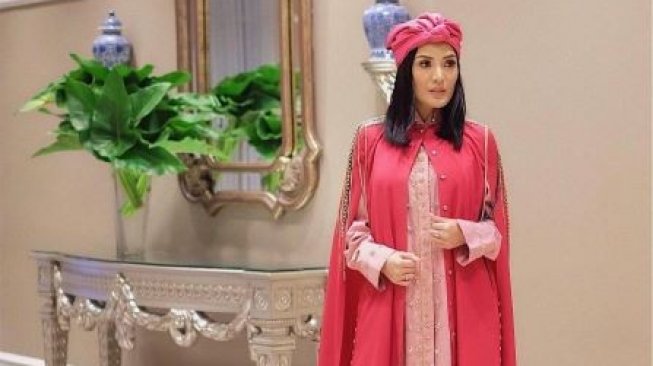 Contek Gaya Busana Modest Wear 4 Artis Ini untuk Lebaran 