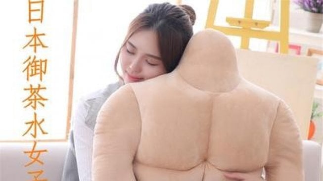 Bantal Pacar Berotot, Solusi untuk Para Wanita Jomblo