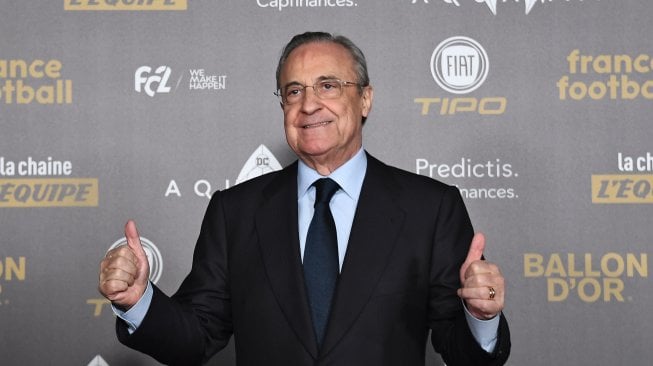 Presiden Real Madrid Florentino Perez saat berfoto di acara seremoni Ballon d'Or 2018 di Grand Palais, Paris. Anne-Christine POUJOULAT / AFP