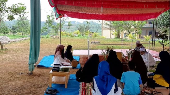 Makam Ustaz Arifin Ilham di Ponpes Az-Zikra, Gunung