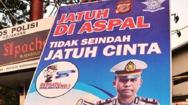 Spanduk imbauan dari kepolisian yang menjadi sorotan (Twitter/@veronika_jemmy)