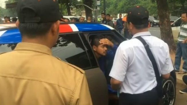 Bambang Pamungkas dan tunggangannya. (YouTube/FGD Footbal)