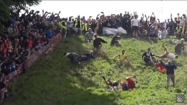 Cheese Rolling Race (youtube.com/Newsflare)