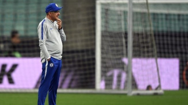 Manajer Chelsea, Maurizio Sarri, saat memimpin timnya di latihan akhir jelang partai final Liga Europa melawan Arsenal. (OZAN KOSE / AFP)
