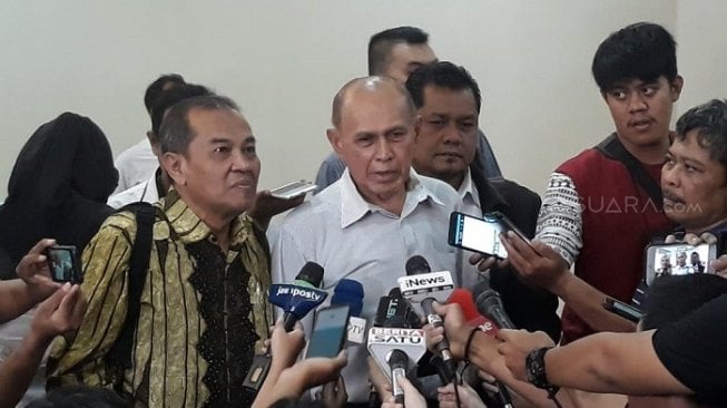 Kivlan Zen saat diperiksa sebagai tersangka di Bareskrim Polri. (Suara.com/Fakhri)