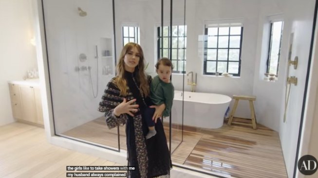 Ini Rumah Jessica Alba yang Harganya Ratusan Miliaran. (YouTube/Architectural Digest)